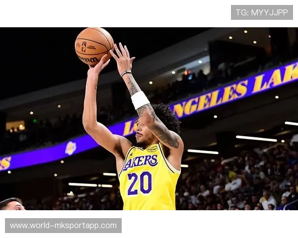 开拓者主教练：湖人后场新星简直是无所不能，我们根本防不住他